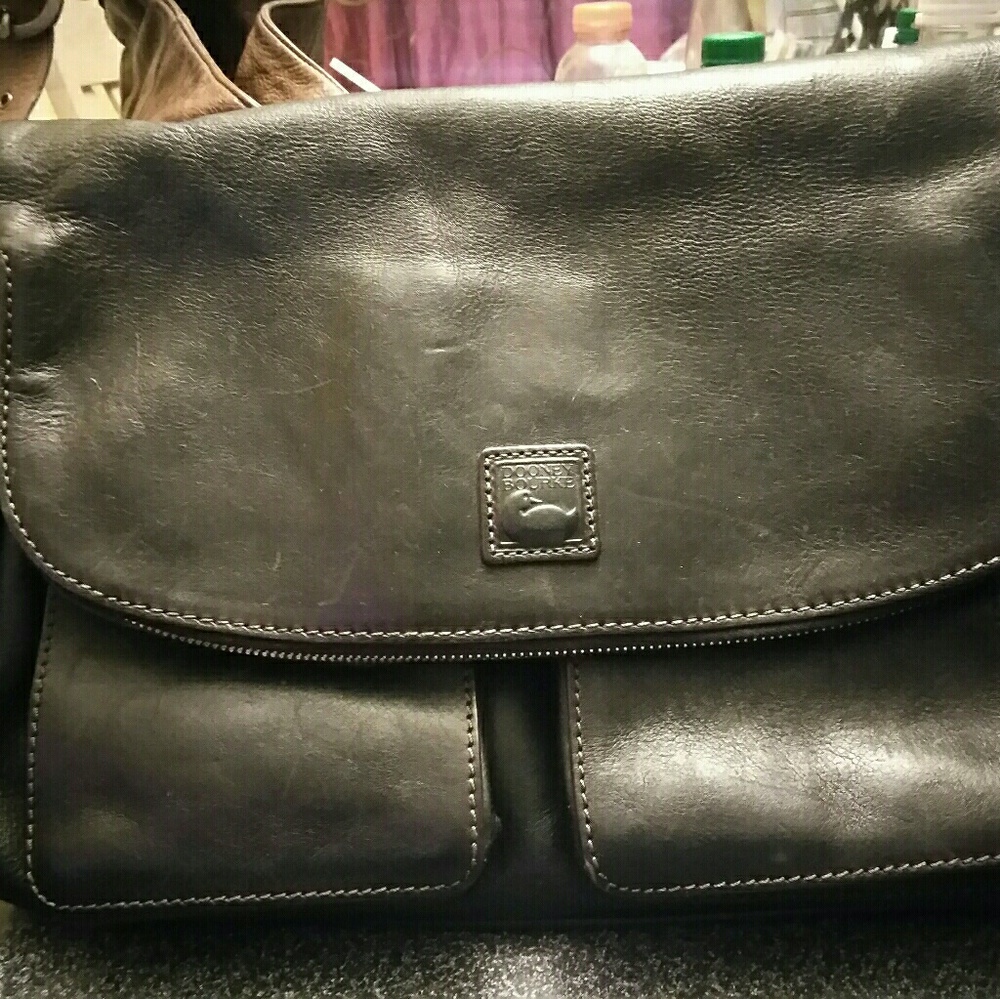 Black leather Authentic Dooney and Bourke purse